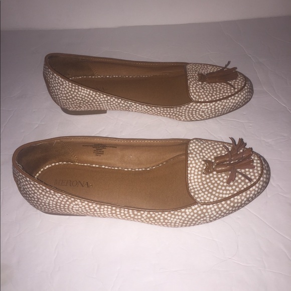 EUC Women’s Tan and White Tassel Loafer Flat Shoes Size 6.5 - Picture 3 of 8
